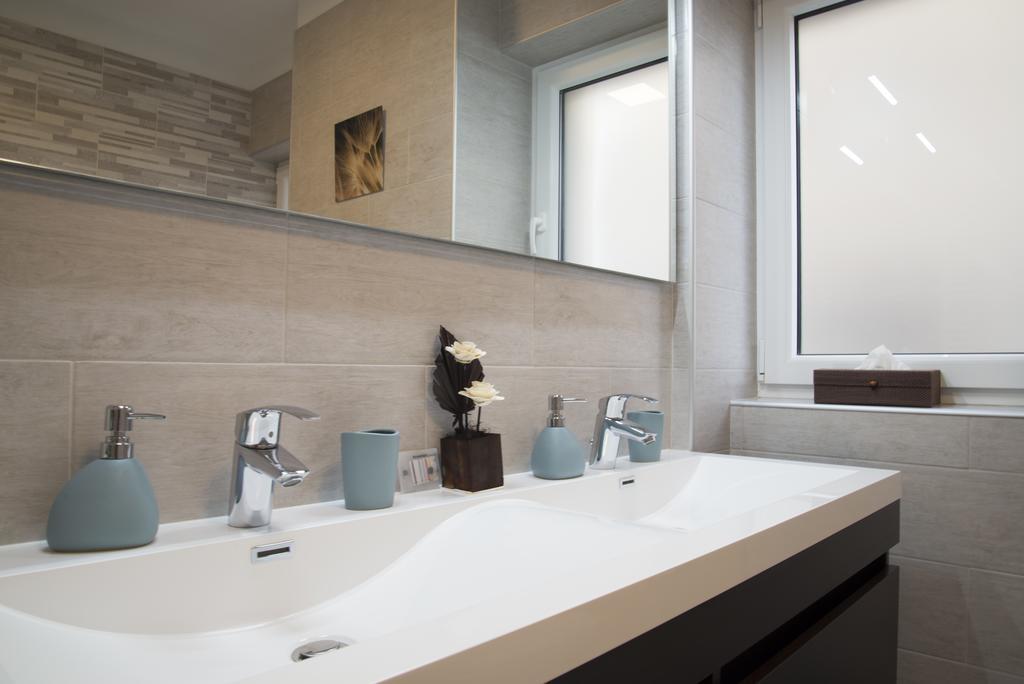Apartment Cristian 2 ทิมิชัวรา ภายนอก รูปภาพ